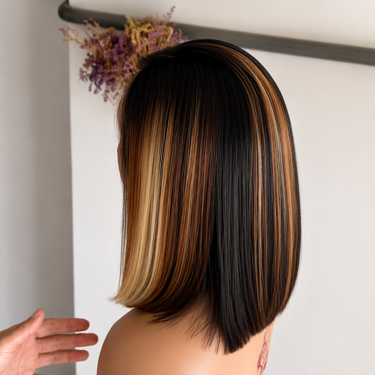 Highlight Straight Bob Human Hair Wig – Sleek Blonde Streaks & Modern Elegance - Image 4